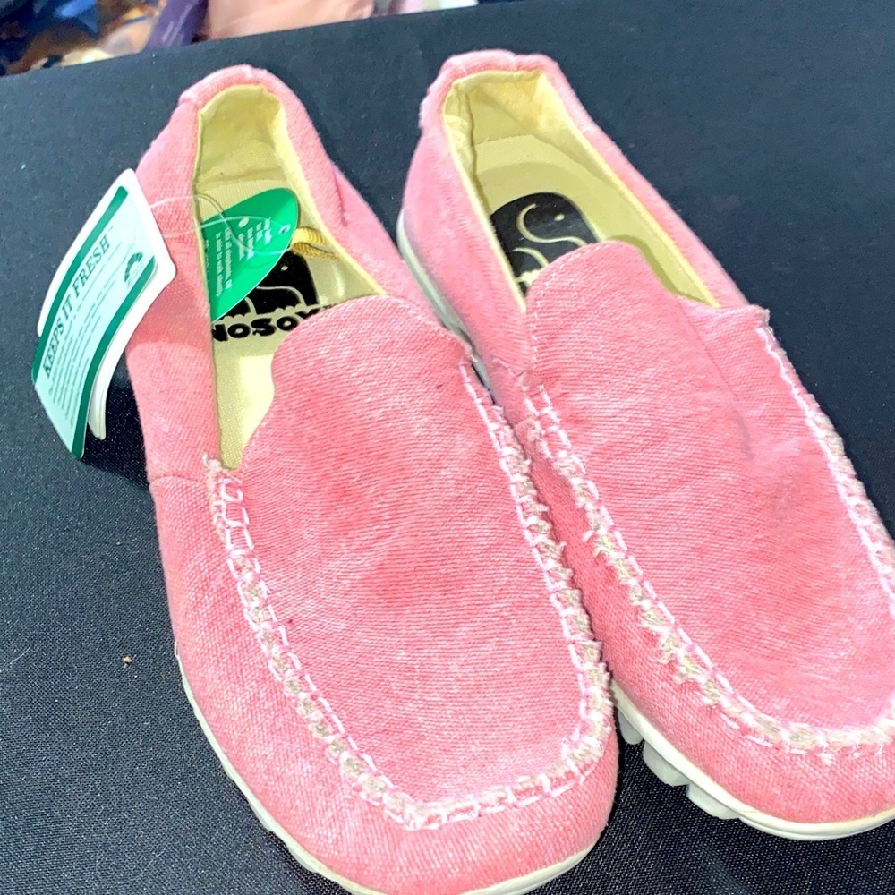 NWT NO SOX WO SIZE 8 SLIP‎ ON LOAFER AEGIS MICROBE SHIELD  LIGHT RED  NEW